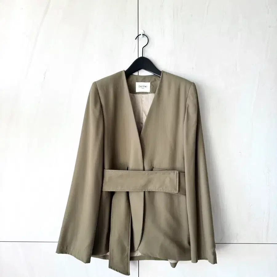 새상품 컨디션 Elleme Paris Khaki Collarless Blazer 34(44-55)
