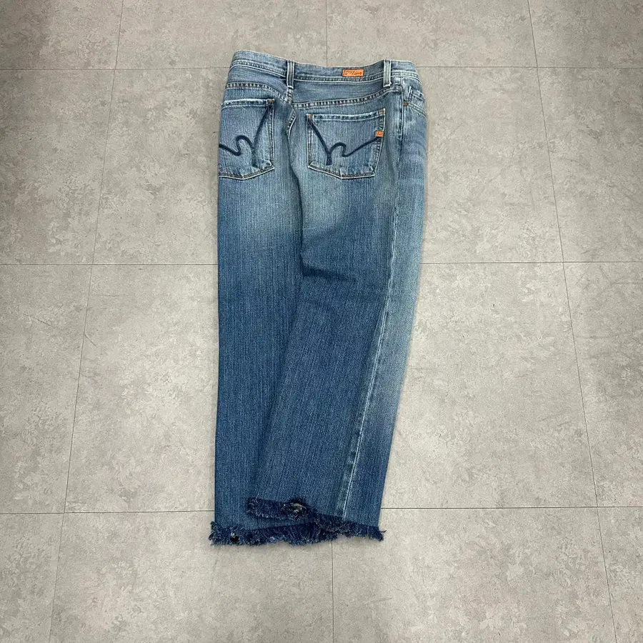 31 시티즌 오브 휴머니티 남자 커팅 크롭 워싱 데님 청바지