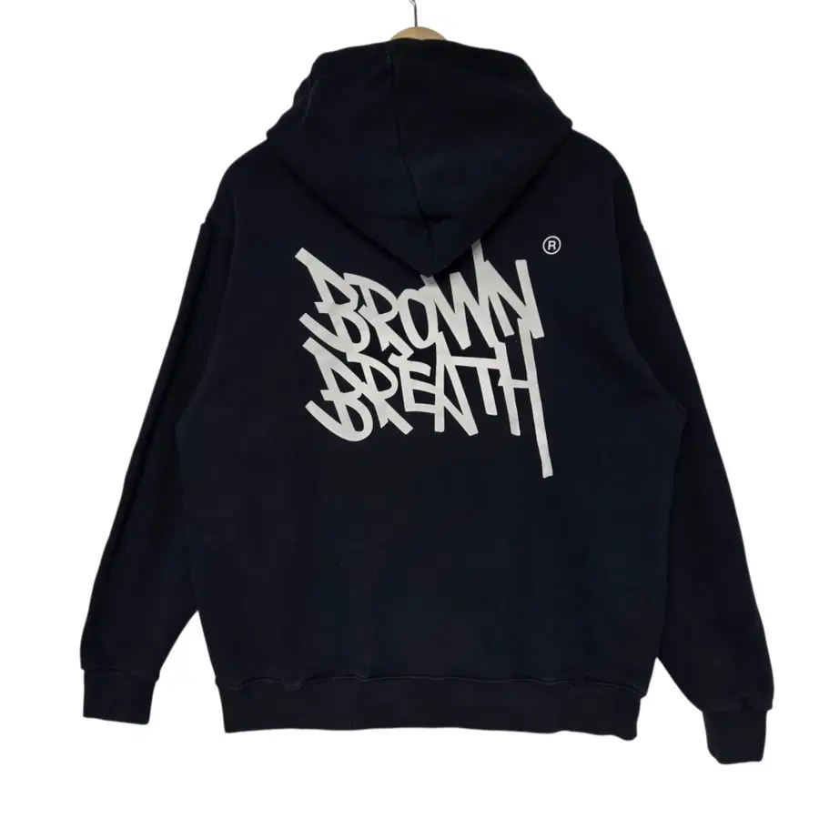 Brown Breath ํ๋ํฐ