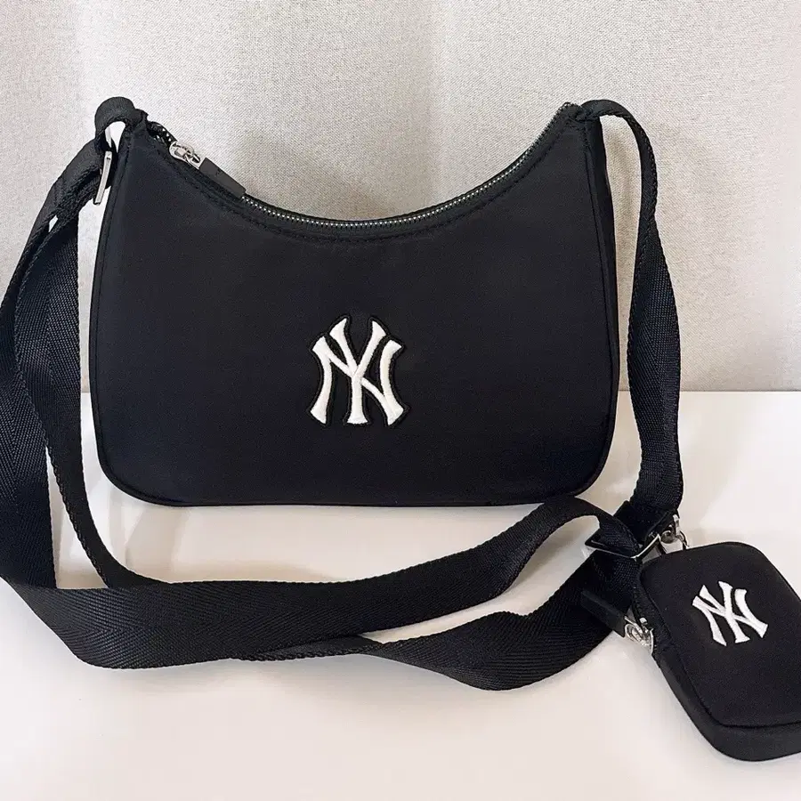 [17일까지 무료배송] MLB 베이직 스포티브 크로스백 뉴욕양키스