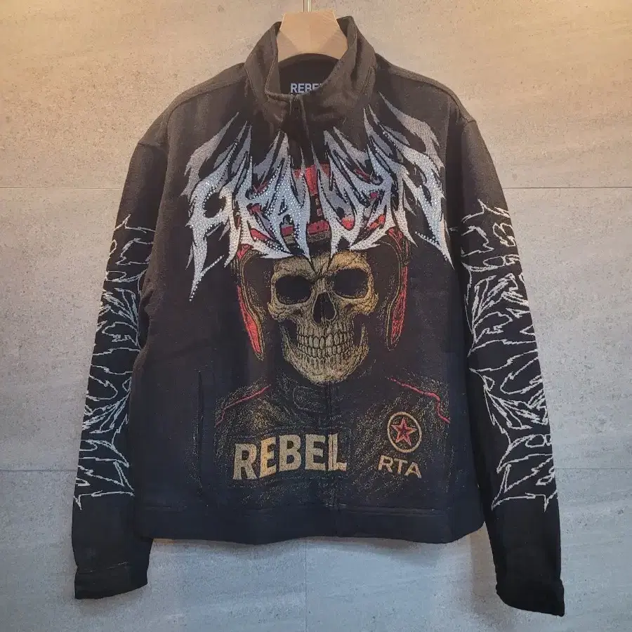 Rebel Minds. 그래픽 집업 자켓.