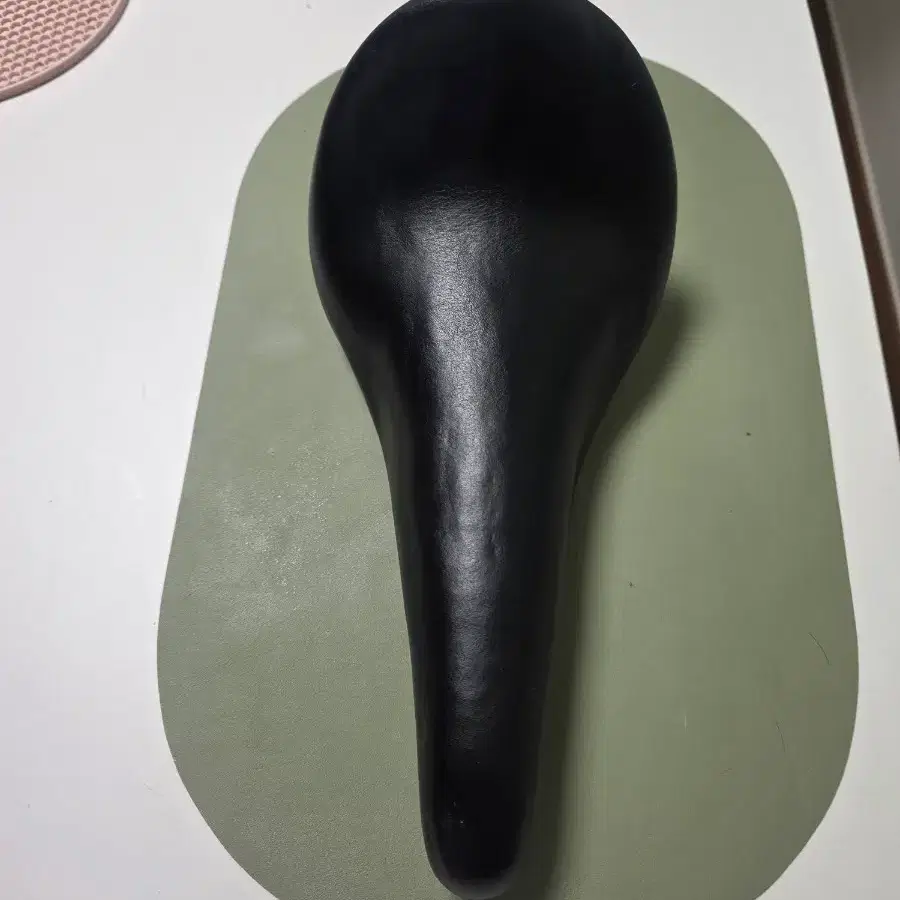 셀레 울트라 프로 안장 판매합니다.
