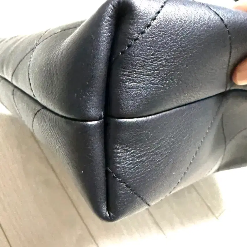 샤넬 가방 2025/26년 맥시호보백 블랙 사진 6