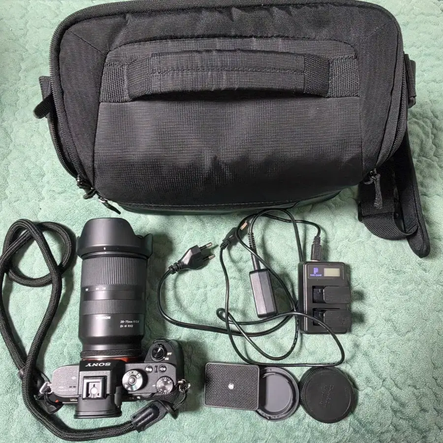 소니 a7R2 풀프레임 미러리스 카메라 + 탐론 F2.8 28-75mm 렌즈 일괄 판매합니다