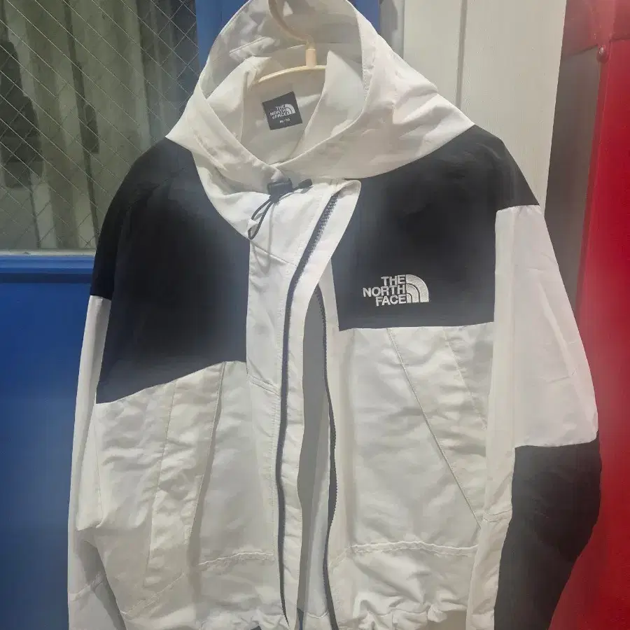 노스페이스 바람막이 흰색 검정 배색 여자90