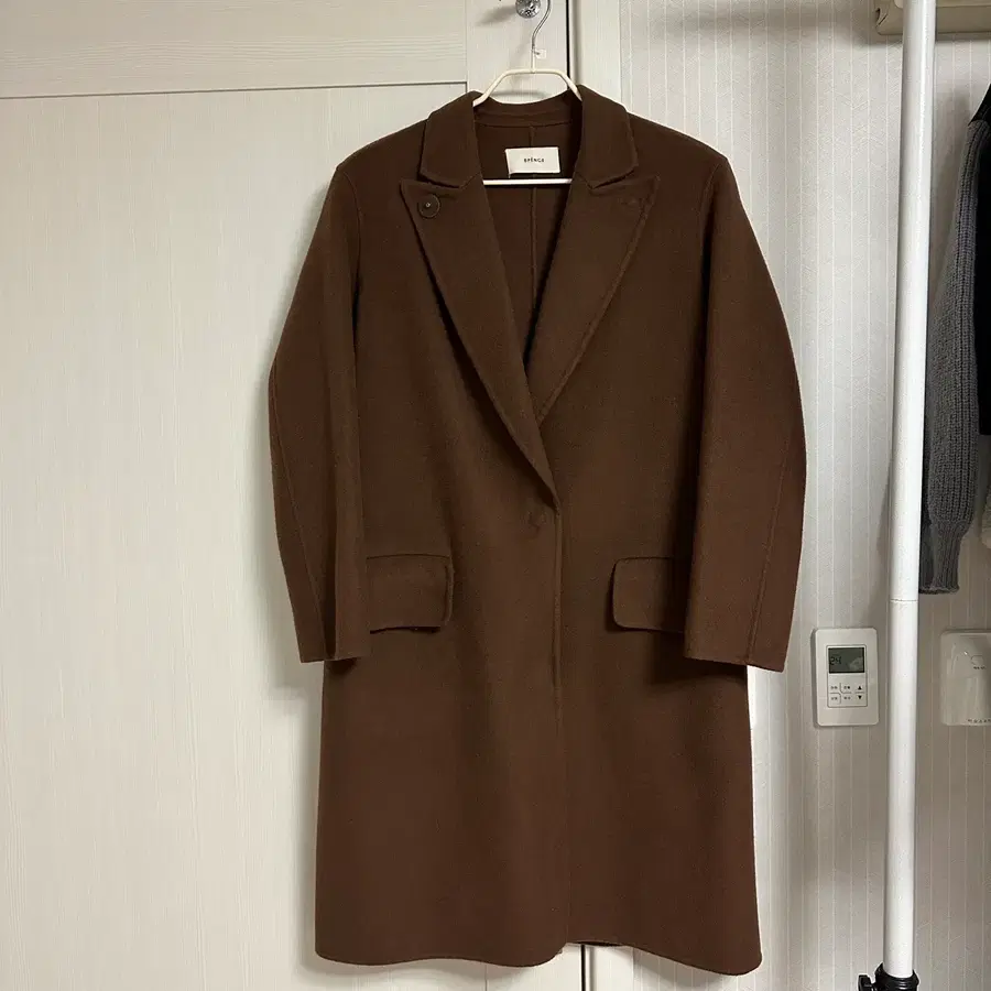 브라운 롱코트