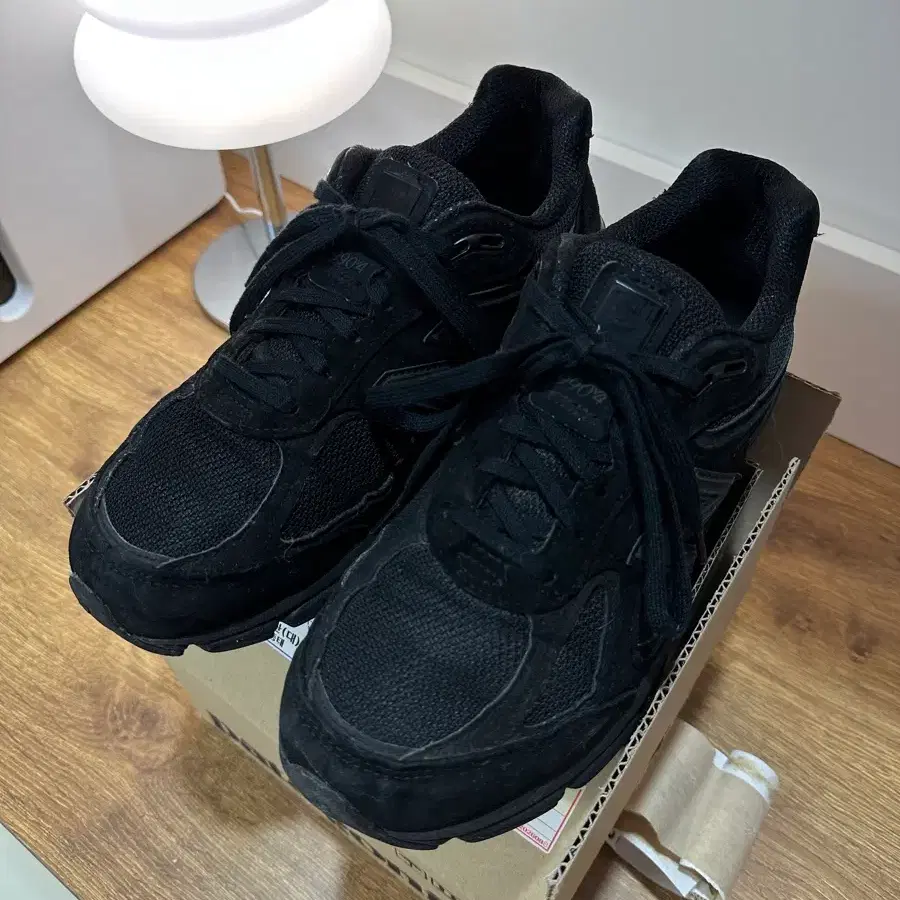 뉴발란스 990v4 트리플 블랙 265