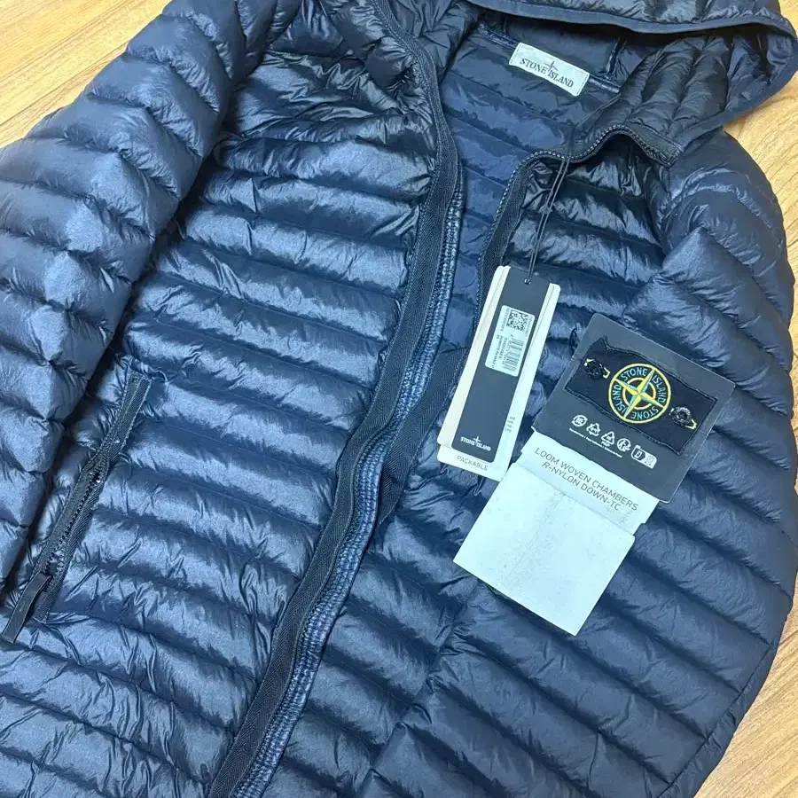 스톤아일랜드 룸우븐 경량패딩 XL