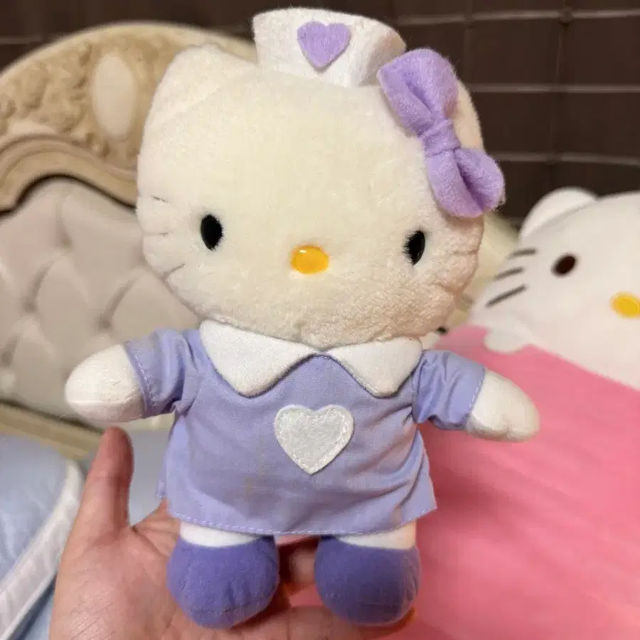 1997년도 고전 간호사 키티 보라색