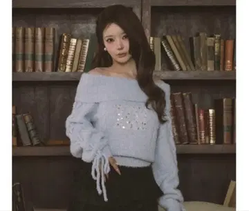 DD 케이블 크롭 오프숄더 니트탑 SAX