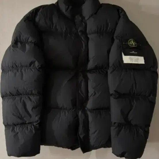 스톤아일랜드 24fw 크링클랩스 블랙 xl 판매합니다.