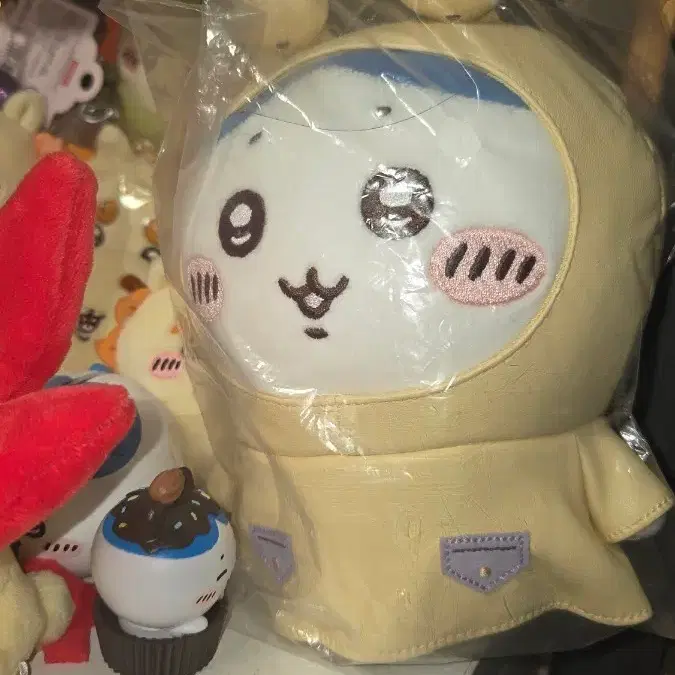 우비 입은 치이카와 하치와레 인형