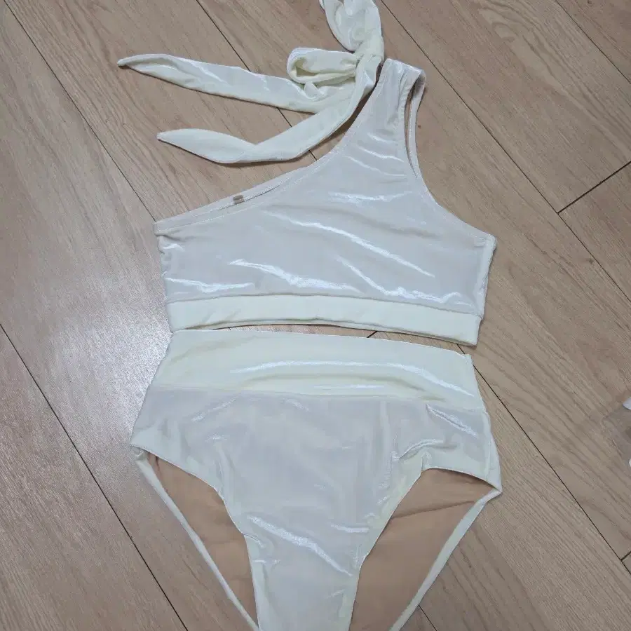 끌림 폴웨어 M