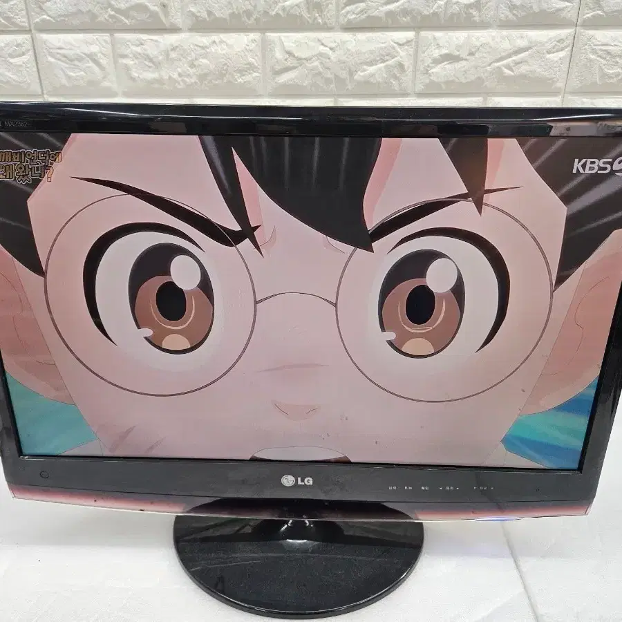 LG 24인치 LCD TV 입니다