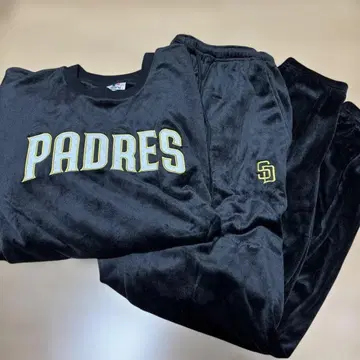 최종 가격 인하 새상품 MLB 파드레스 벨로아 맨투맨 룸웨어 L 사이즈