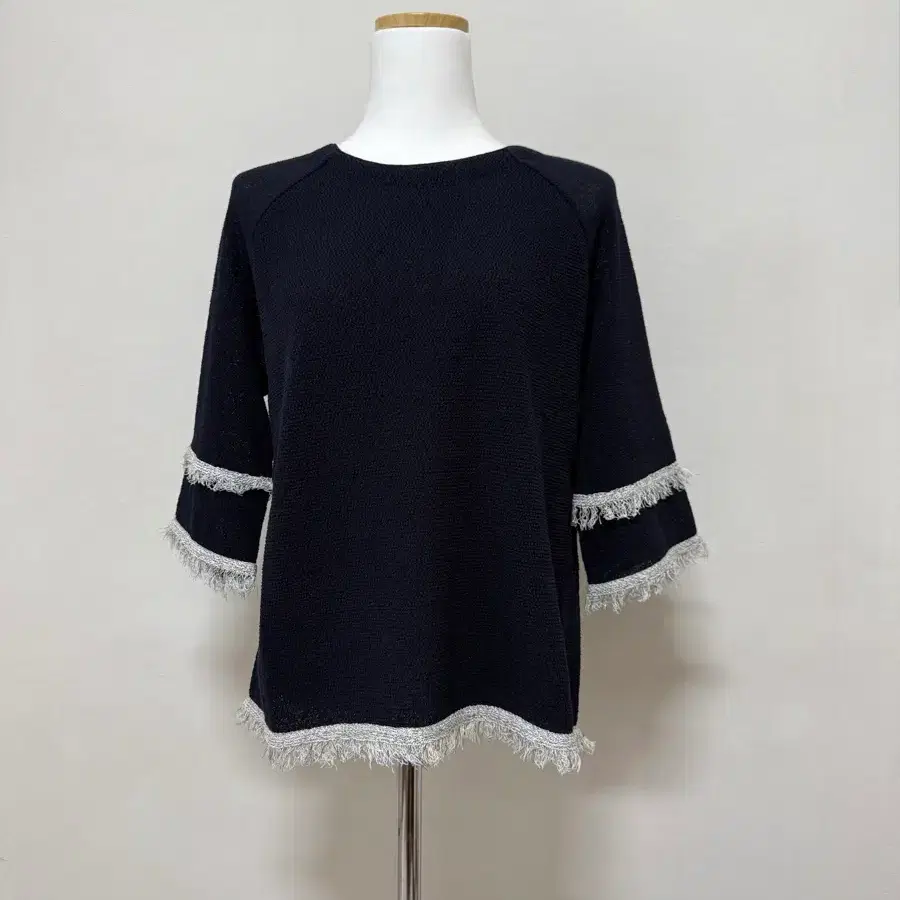 리스트 네이비 프린지 니트