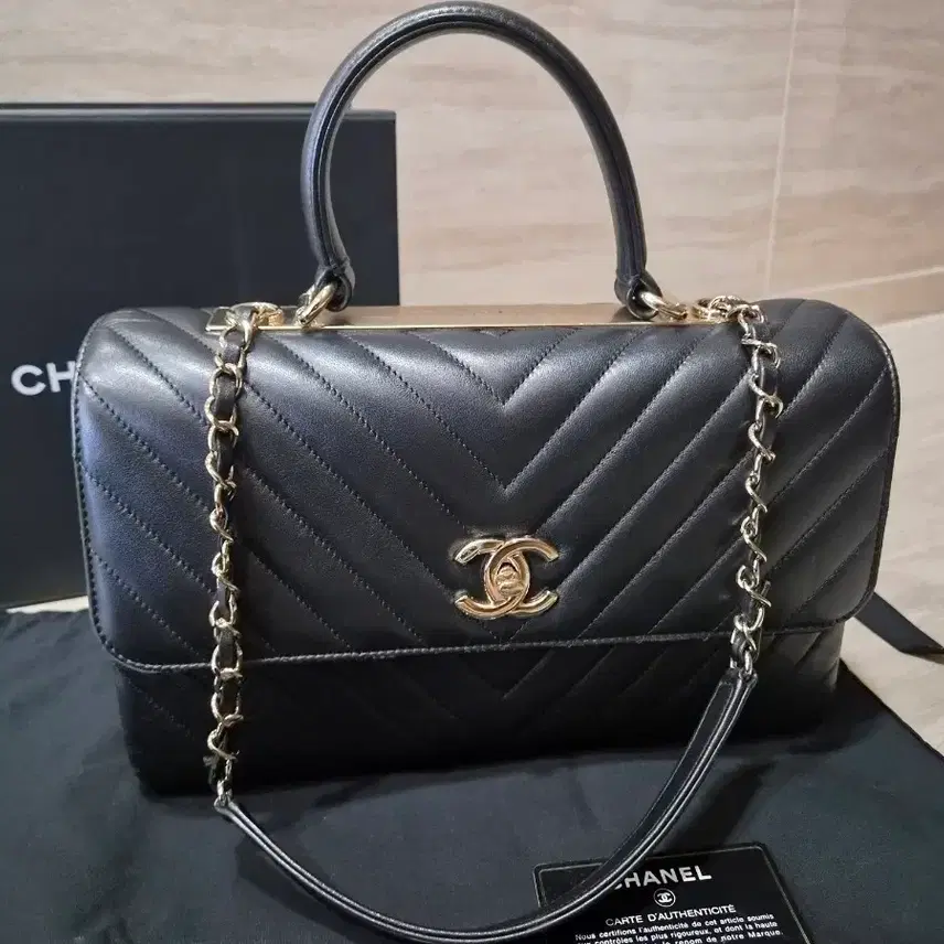 샤넬 트렌디cc 트렌드cc 트렌디씨씨 트렌드씨씨 미듐 블랙 사진 2