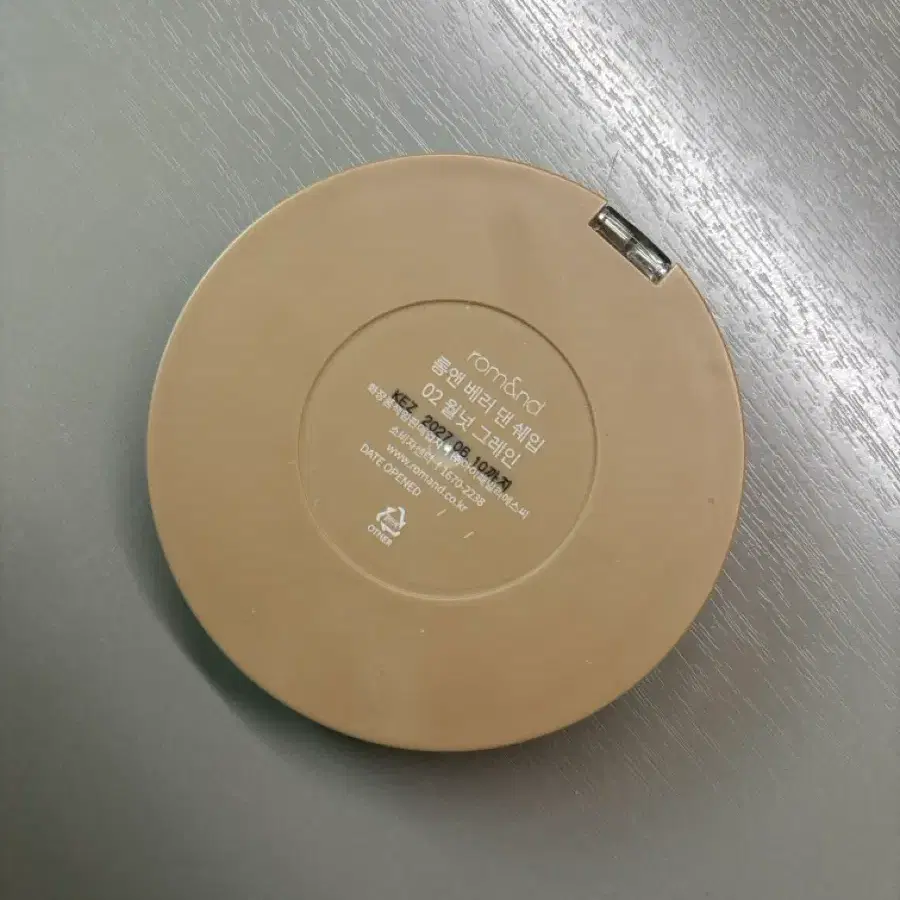 롬앤 베러 댄 쉐입 02 월넛 그레인