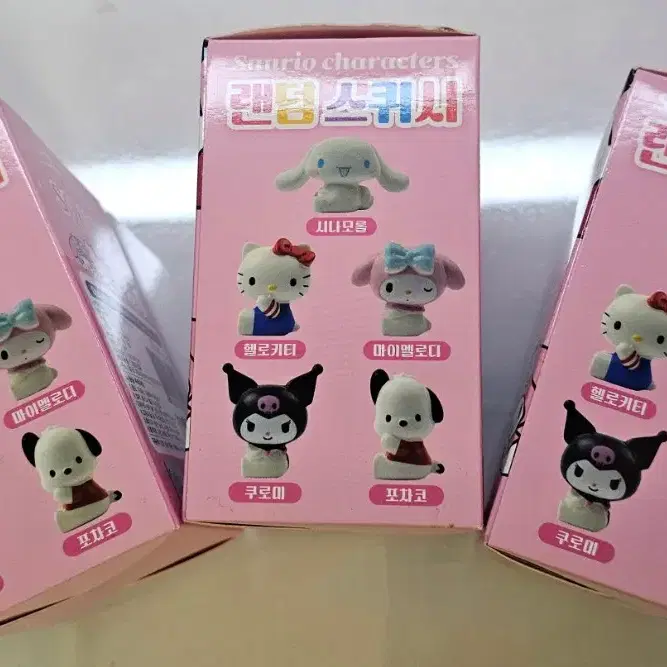 산리오 정품 랜덤스퀴시 새상품 판매합니다 말랑이