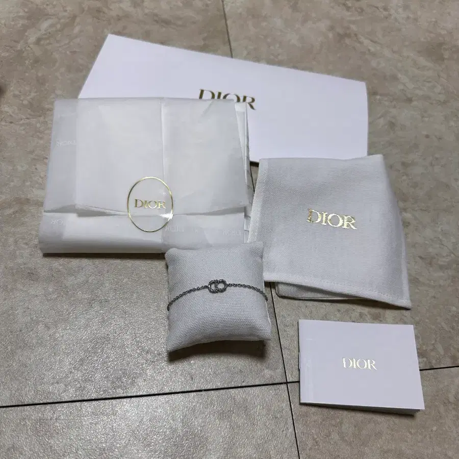 디올 cd 디룬 팔찌 새상품급