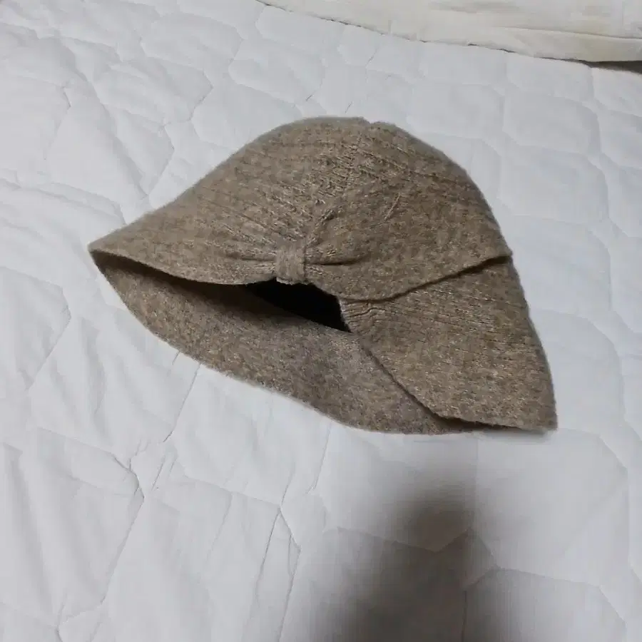 베이지색 여성 모자