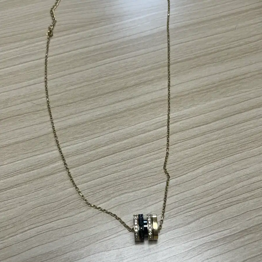 스와로브스키 블랙 펜던트 링 목걸이