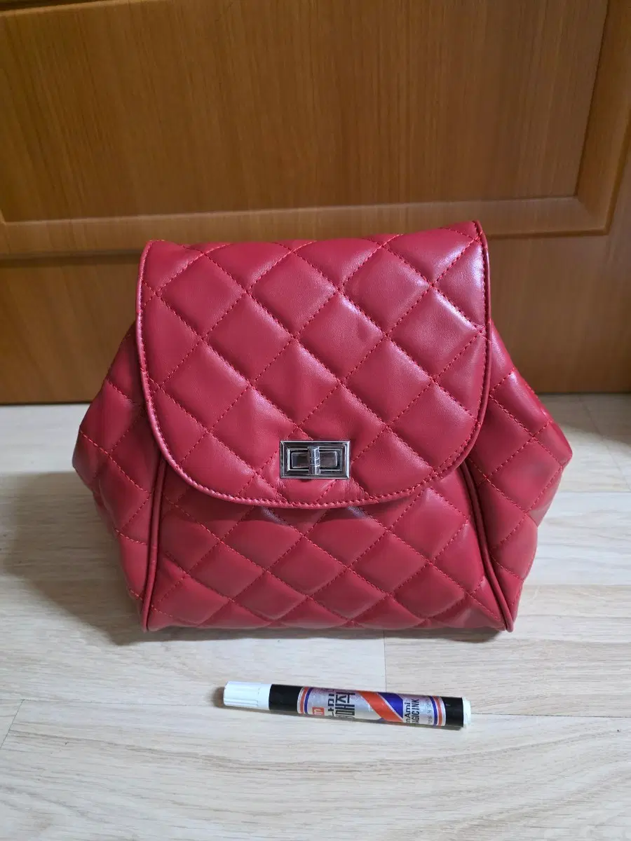(New Product) High-Quality Quilting Red Backpack