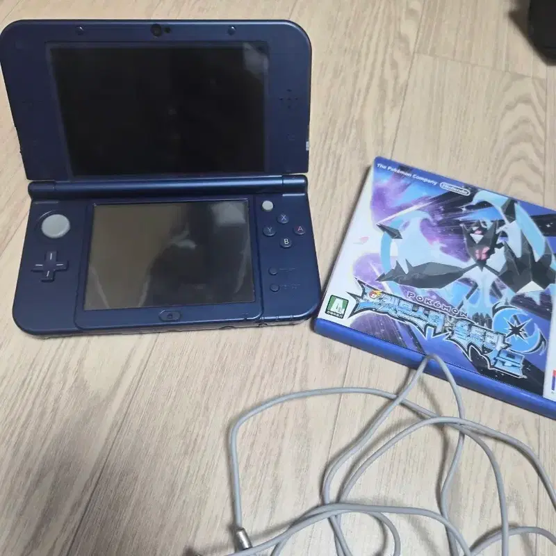 뉴닌텐도 3DS XL 메탈릭 블루 + 포켓몬스터 울트라 문 ( 포뱅o) / 가격 더 안내려요 이번주 주말까지만
