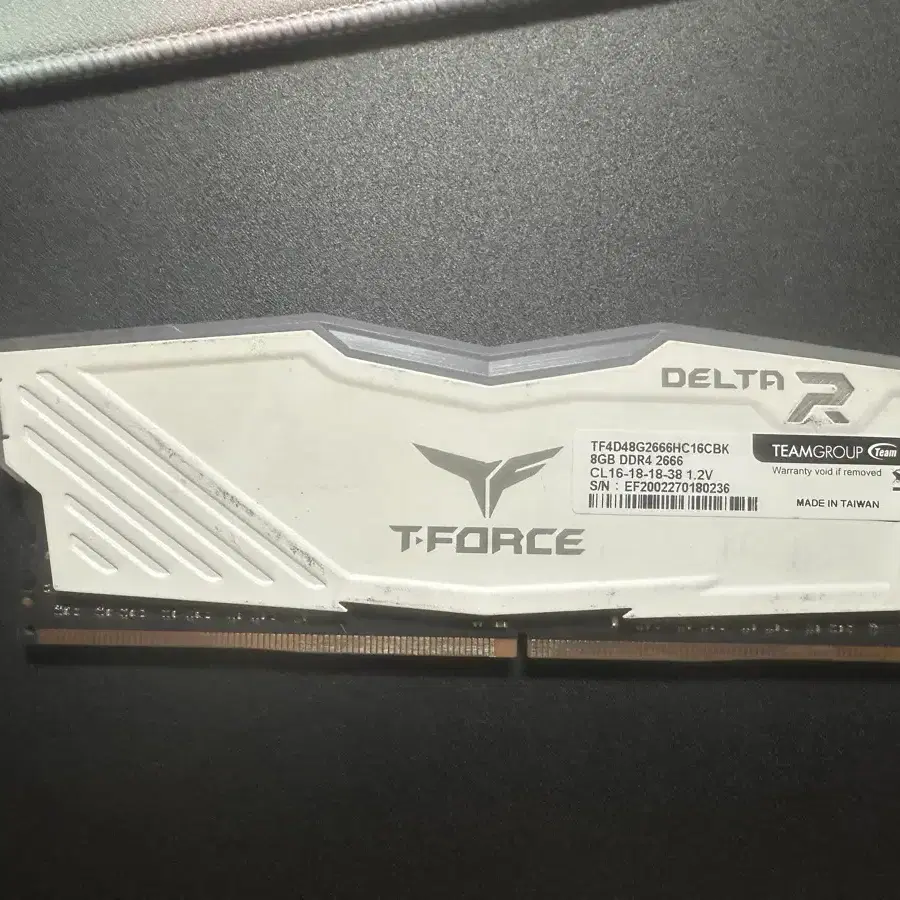 (16GB) 팀 그룹 T-FORCE DDR4 2666 8GB 램 두 개 판매합니다