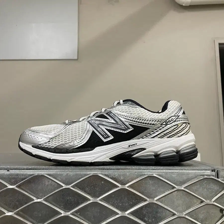 뉴발란스 860 화이트 실버 275