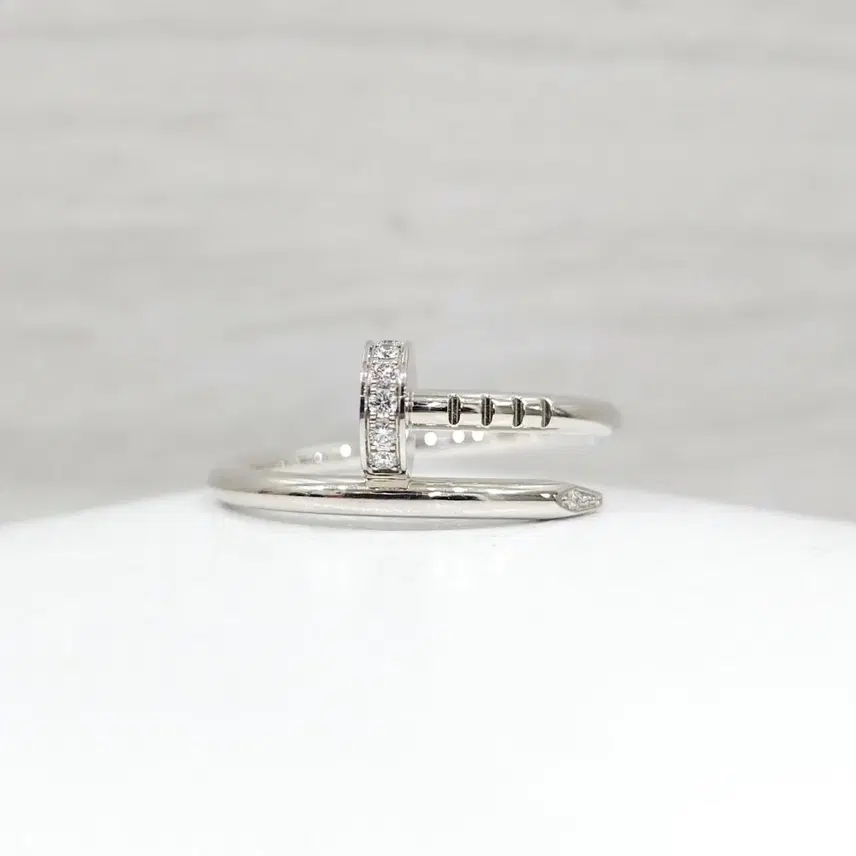 까르띠에 저스트앵끌루 다이아몬드 링 18K 화이트골드 스몰 52호 B4244900 사진 1