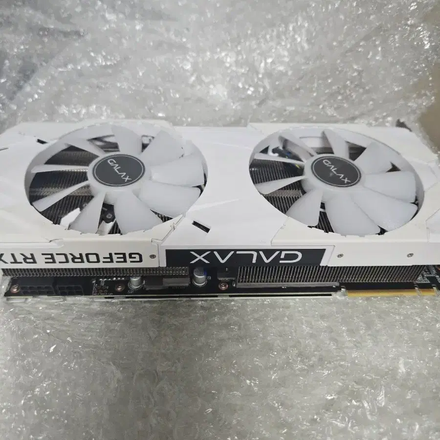 갤럭시 RTX 2070 super 그래픽카드 화이트
