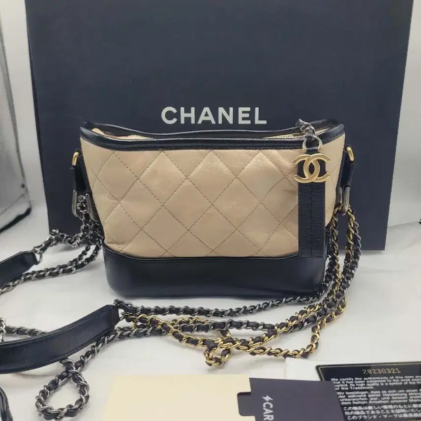 샤넬 가브리엘 호보백 베이지 블랙 사진 2