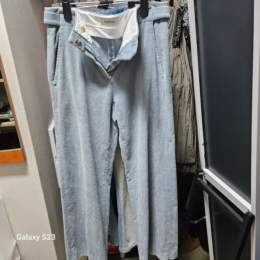 한섬 마인 코듀루이 와이드팬츠