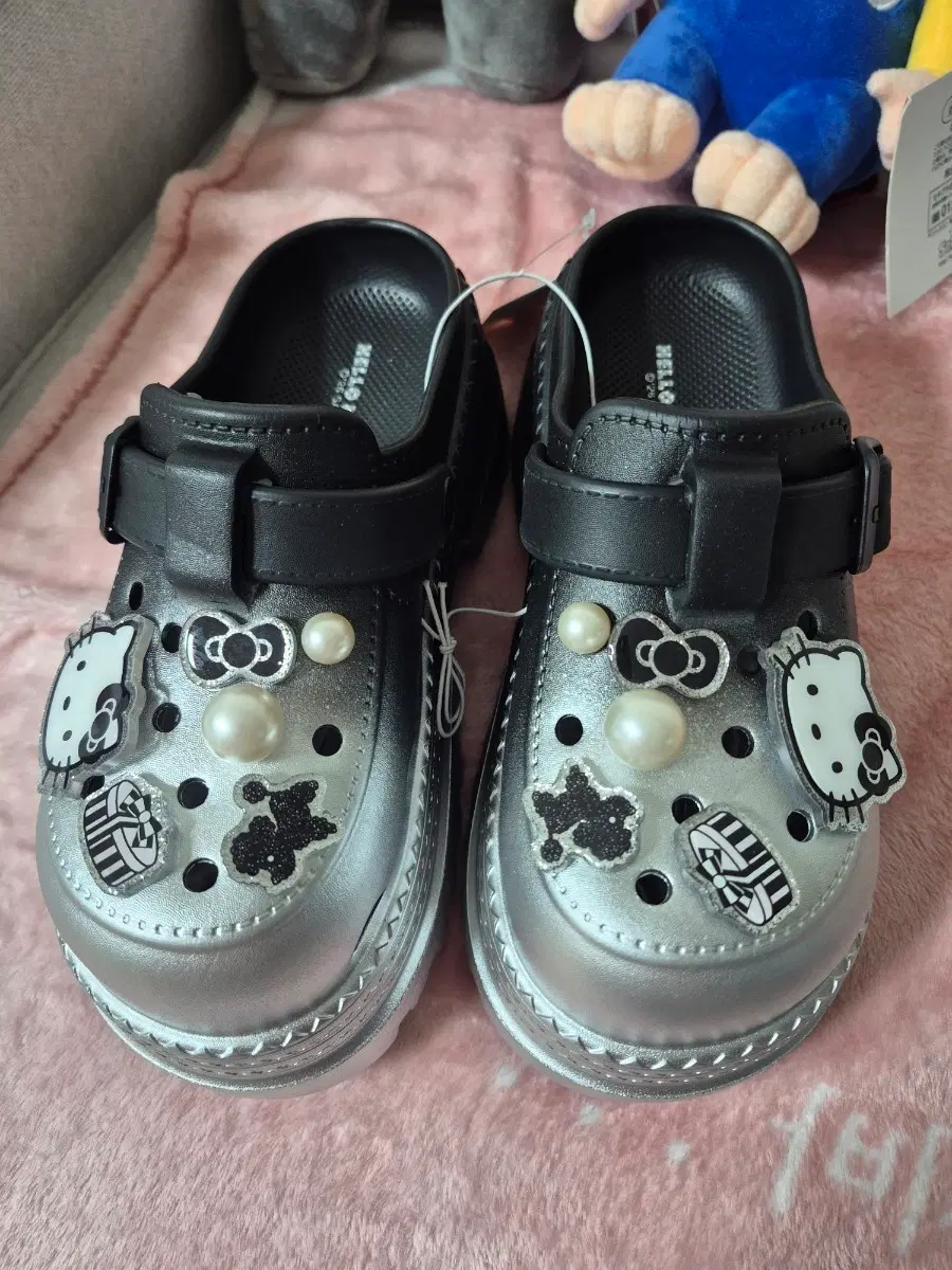 Hello Kitty Mule Slippers Silver