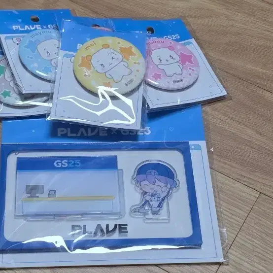 플래이브 X GS25 아크릴 디오라마+뱃지 세트