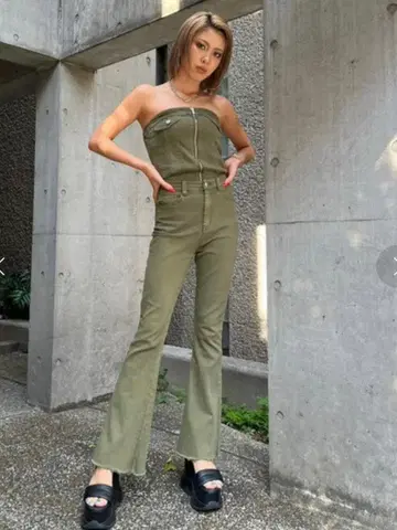 카키 프론트 지퍼 뷔스티에 3WAY 지퍼 베어 올인원