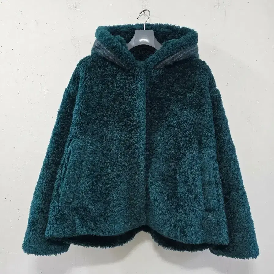 베네통 토끼 자카드 패턴 부클 후드 플리스 자켓 42