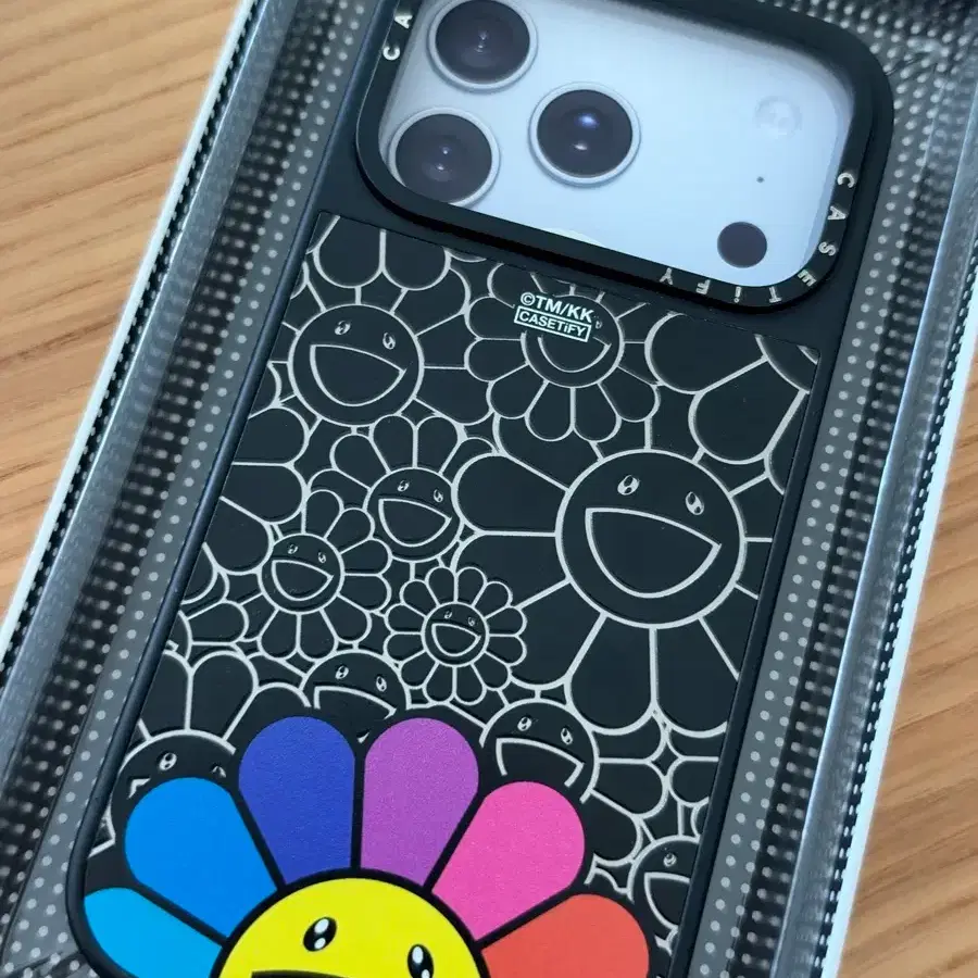 CASETiFY 무라카미 다카시 플라워 아이폰 케이스