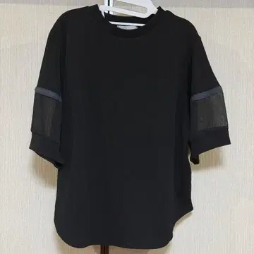 Dou Dou 블랙 소매 절개 시어
