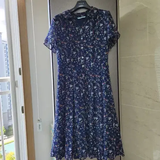 BCBG플라워 패턴 쉬폰 원피스
