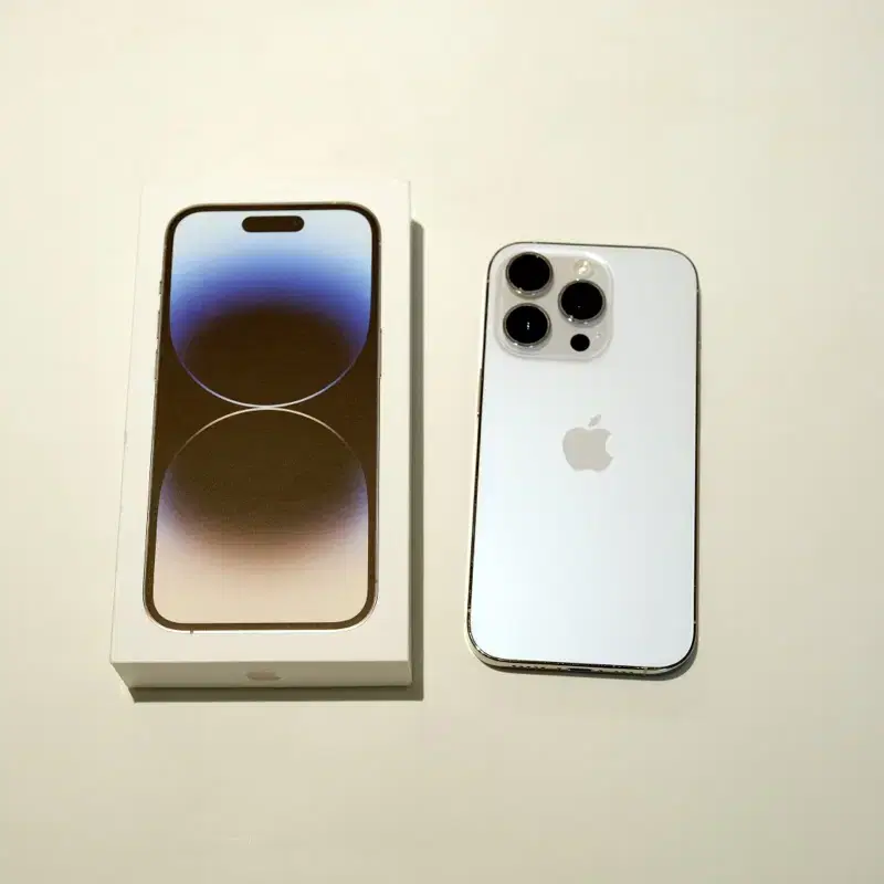 아이폰 14 Pro 256GB 실버 판매! 박스+케이스 여러 개 포함 iphone 14pro
