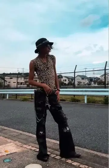 Remake damage flair denim