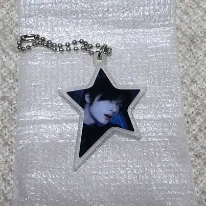 투바투 범규 럭드 별 아크릴 키링
