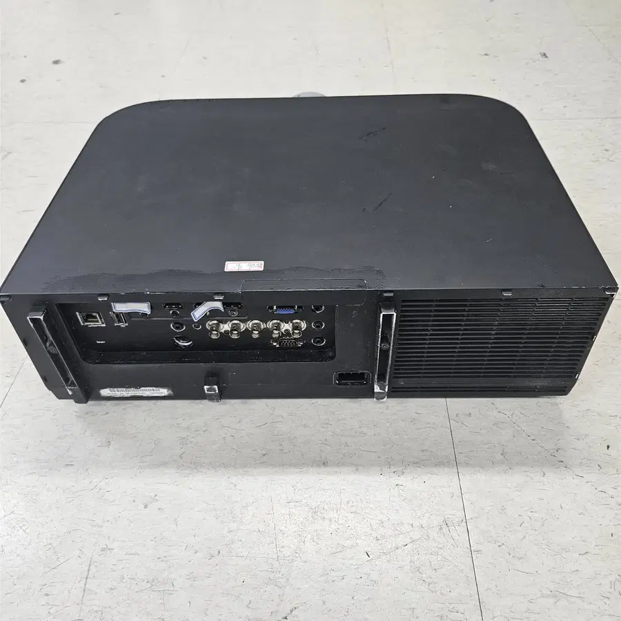 NEC PA672U 6700안시 블랙프로젝터 판매합니다.