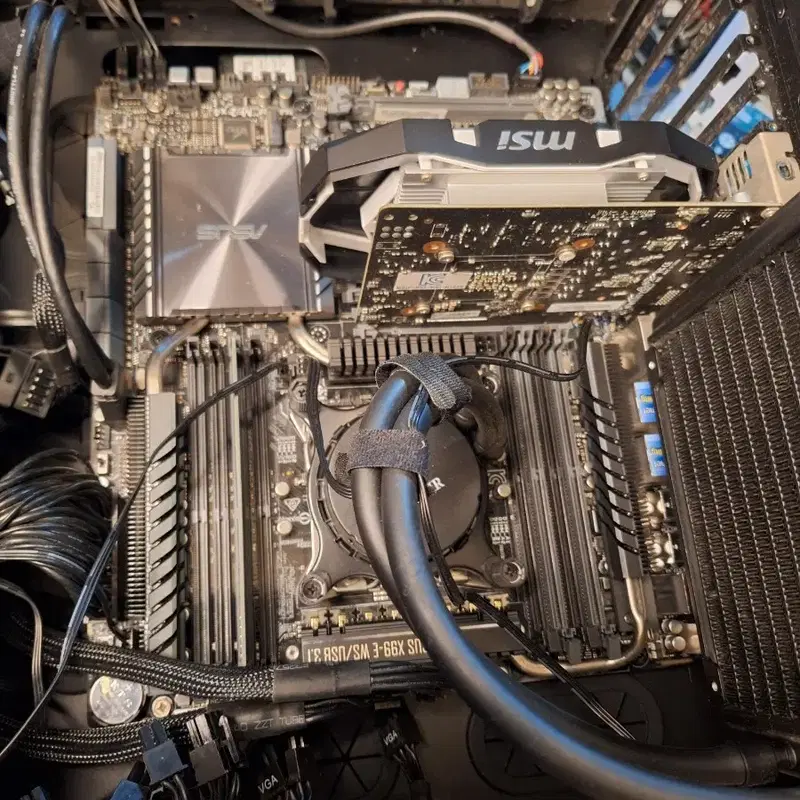 MSI 그래픽카드여러대설치가 ASUS 메인보드 컴퓨터 램16g ssd250g hdd1tb 장착안함 gtx1050 클카여러대설치가 주식둥