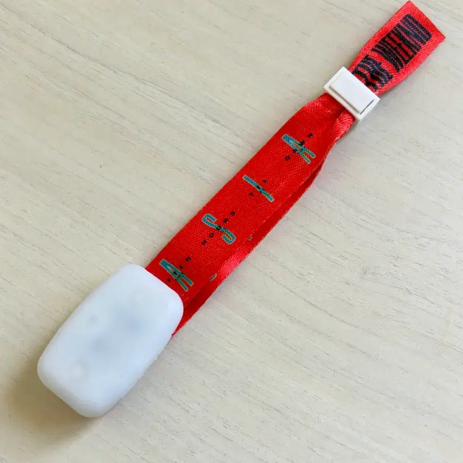 위켄드 내한 공연 LED 팔찌