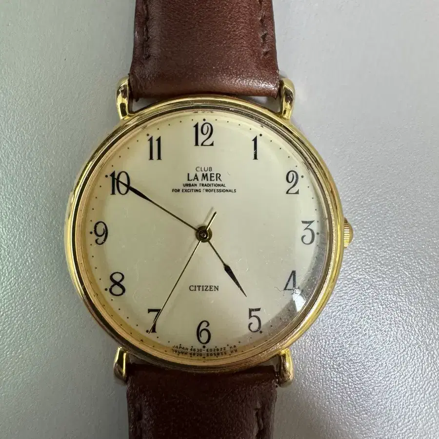 시티즌 라메르 금장 32mm 손목시계입니다
