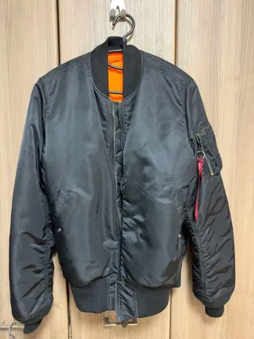 Alpha Industries MA-1 플라이트 자켓 블랙