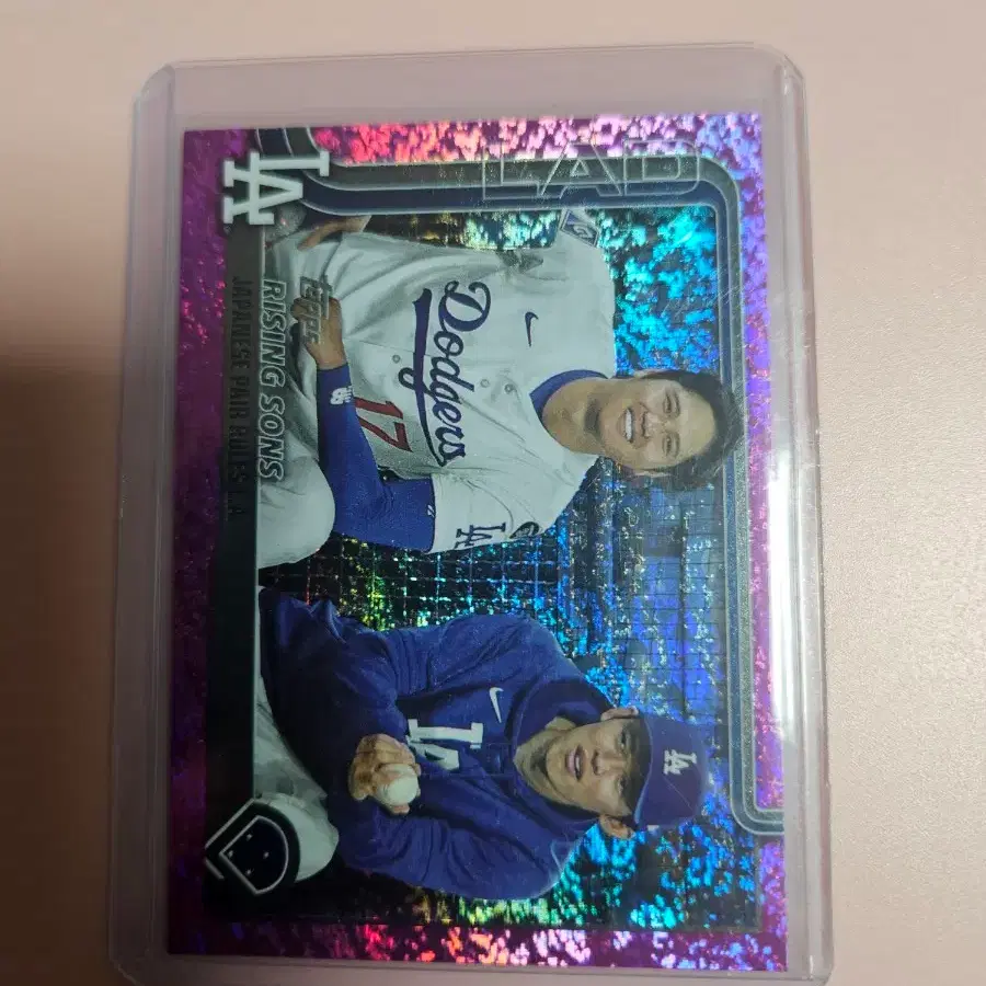 오타니 사사키 2025 Topps Combo Pink holo Foil 카드